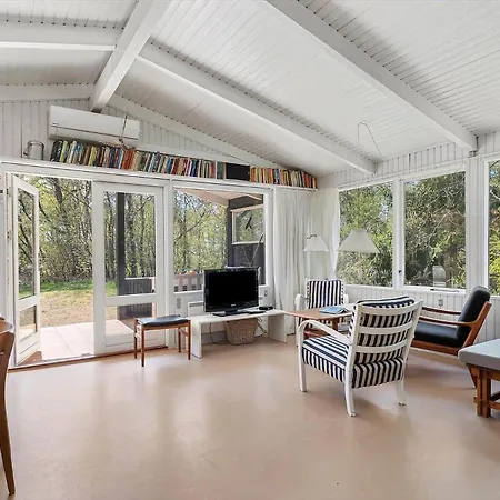 1608-aakirkeby-loftsgardsskoven-5 *