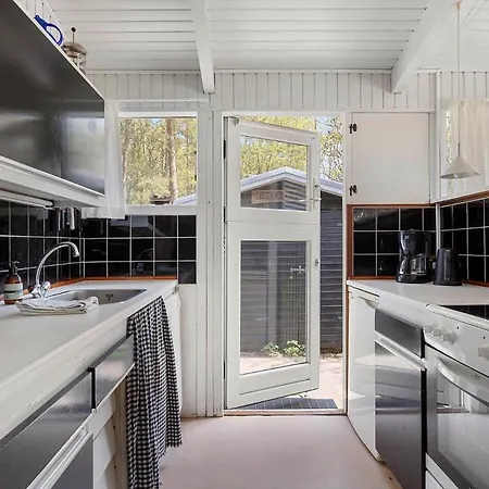 1608-aakirkeby-loftsgardsskoven-5 Сasa de vacaciones *