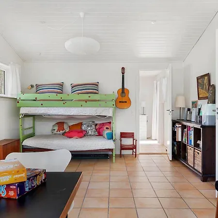 1608-aakirkeby-loftsgardsskoven-5 Casa de Férias