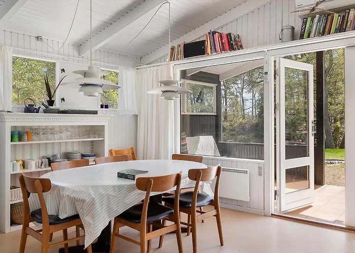 1608-aakirkeby-loftsgardsskoven-5 Сasa de vacaciones
