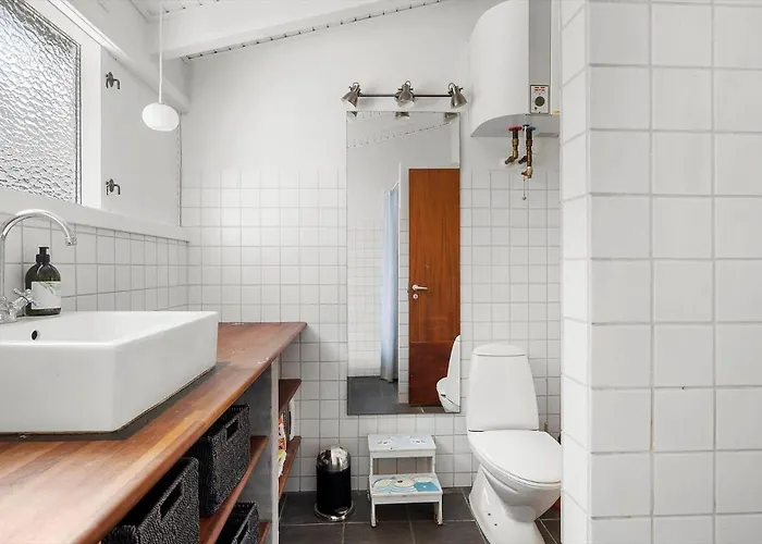 1608-aakirkeby-loftsgardsskoven-5 *